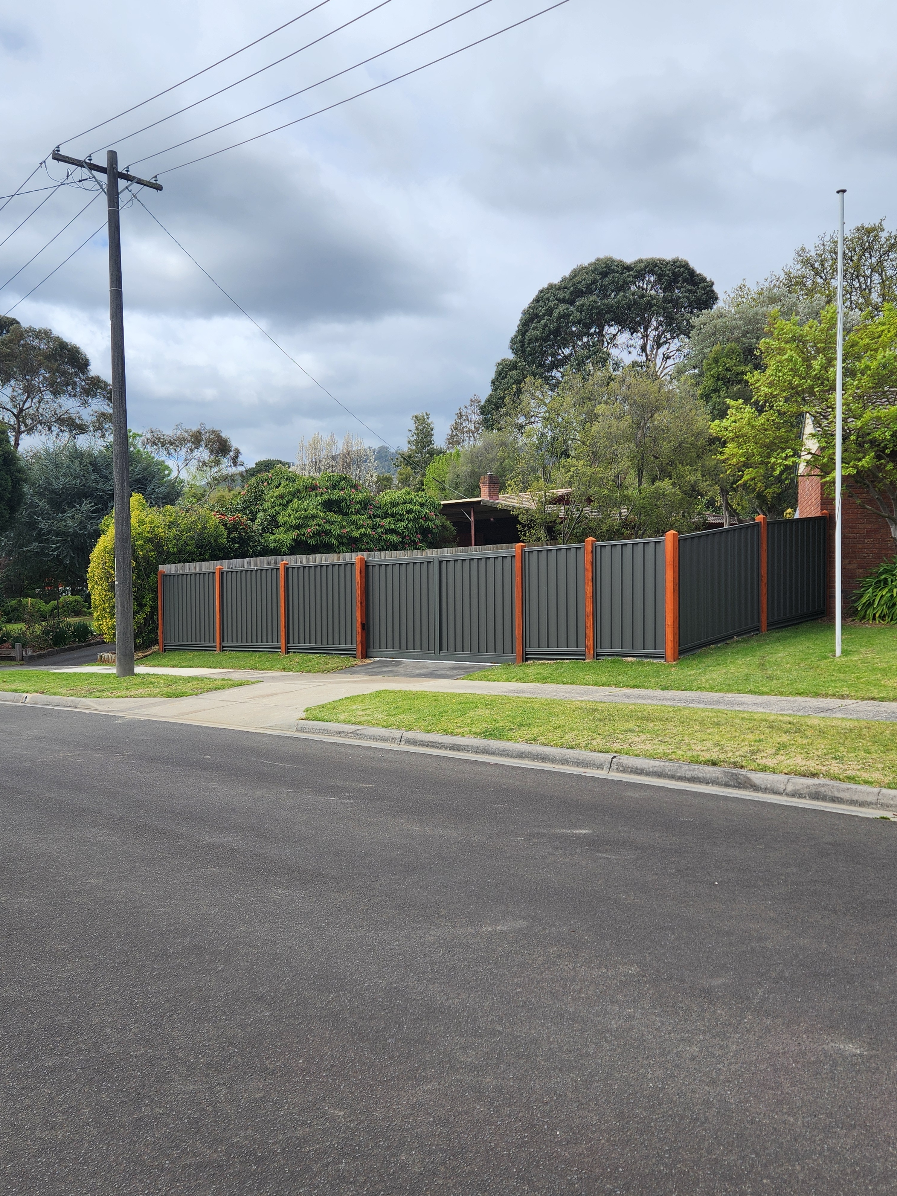 Colorbond fence and gate installation in Mount Dandenong