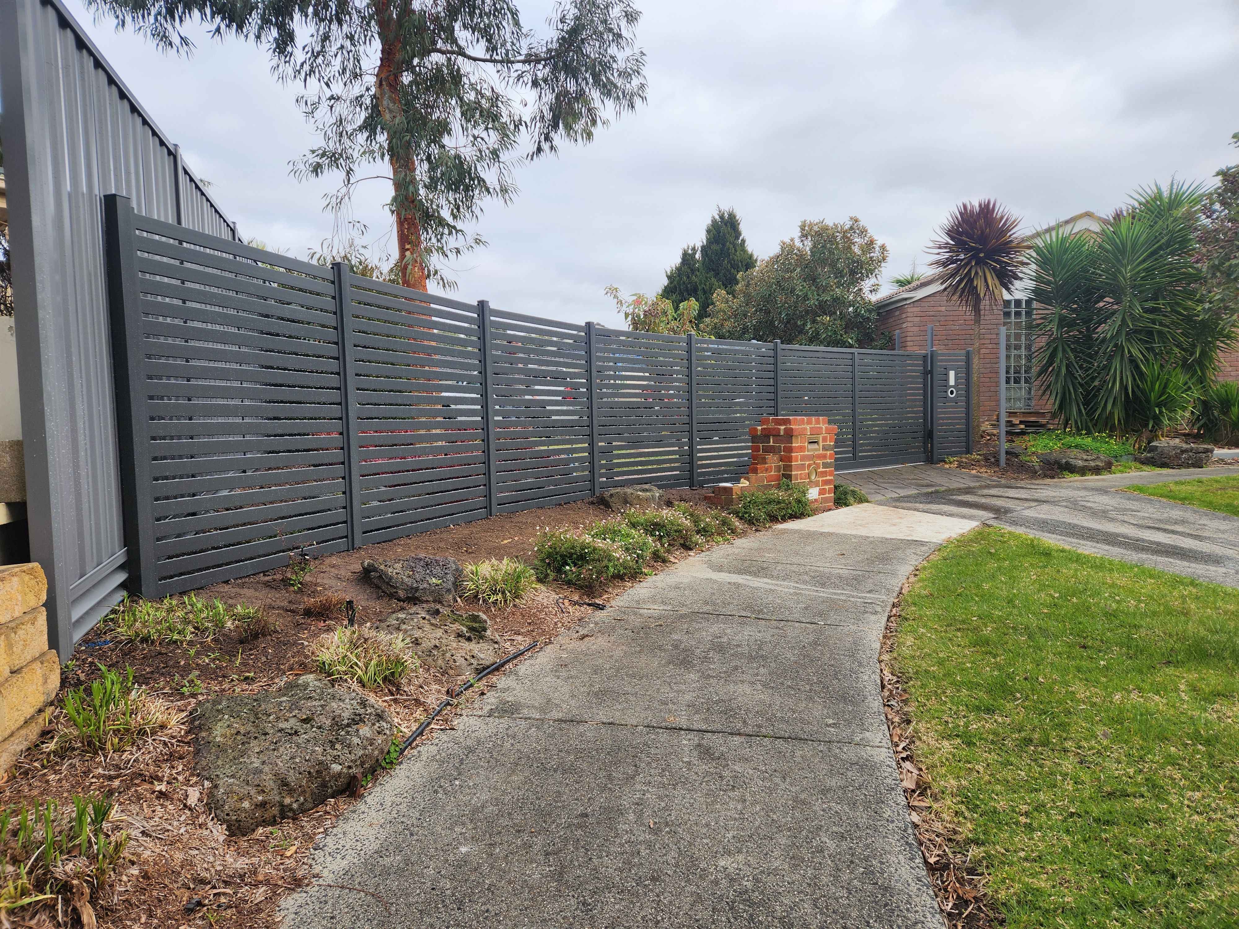 Automatic driveway gate system in operation