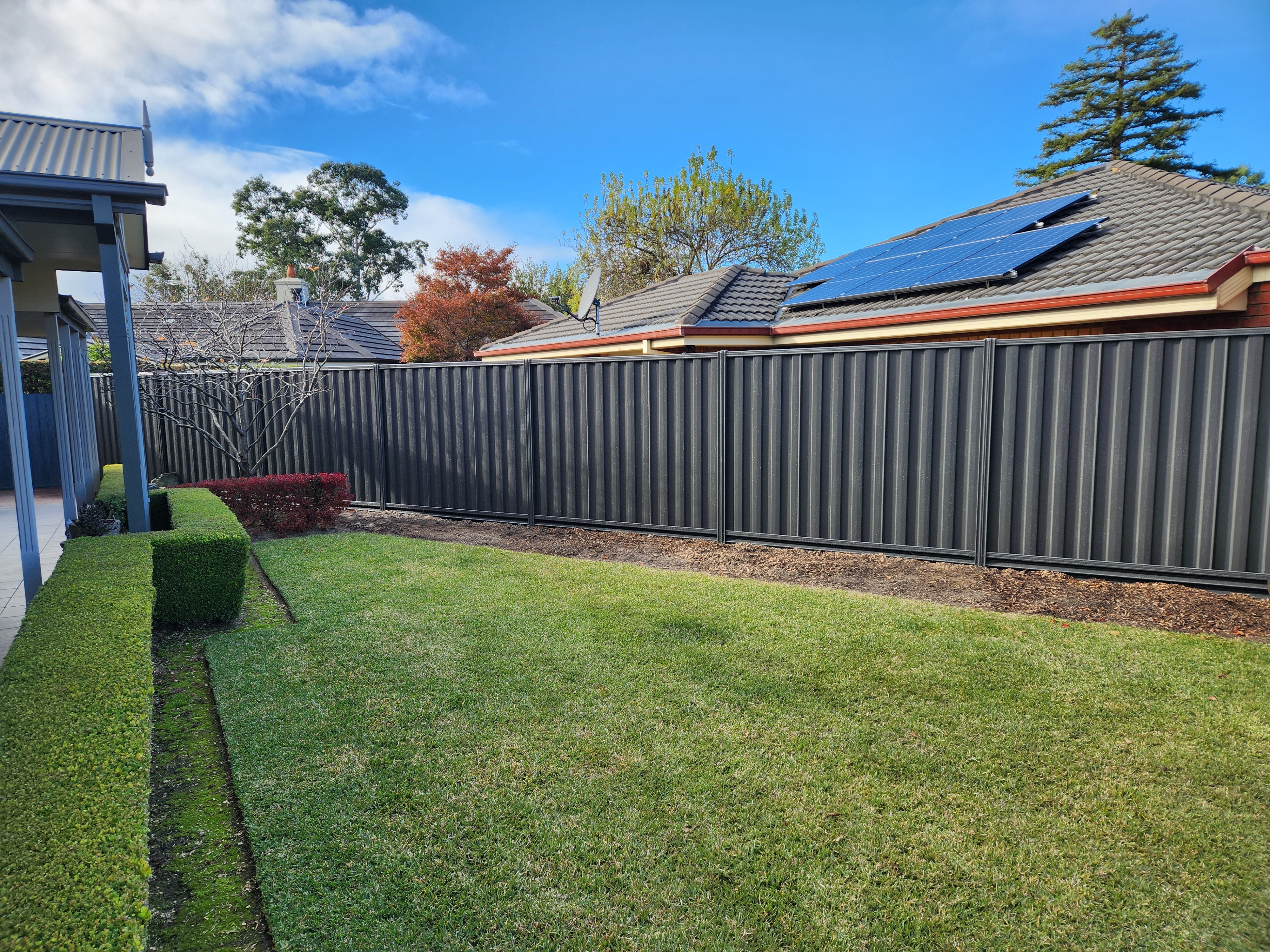 Completed fencing project on a renovated Yarra Valley property